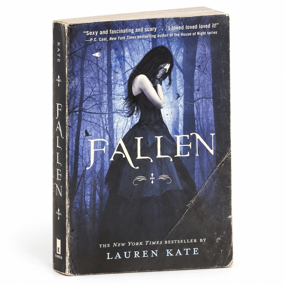 Fallen by Lauren Kate Paperback Book 1 Series Paranormal Romance 2010 Novel